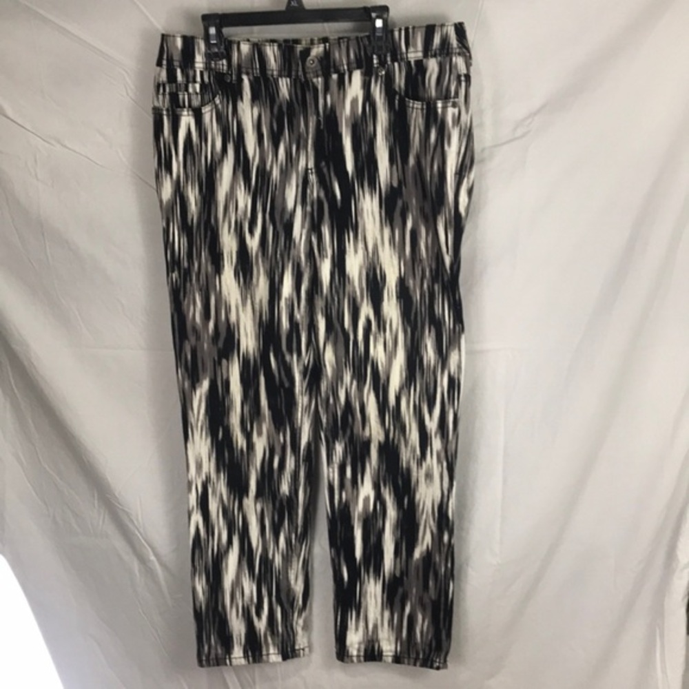 Chico’s Size 6 (Chico’s size 0.5) Five Pocket Ankle Pant